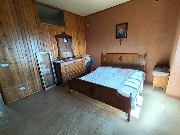 Image No.17-2 Bed Property for sale