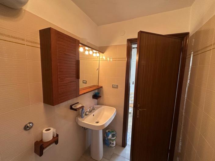 Image No.25-2 Bed Property for sale