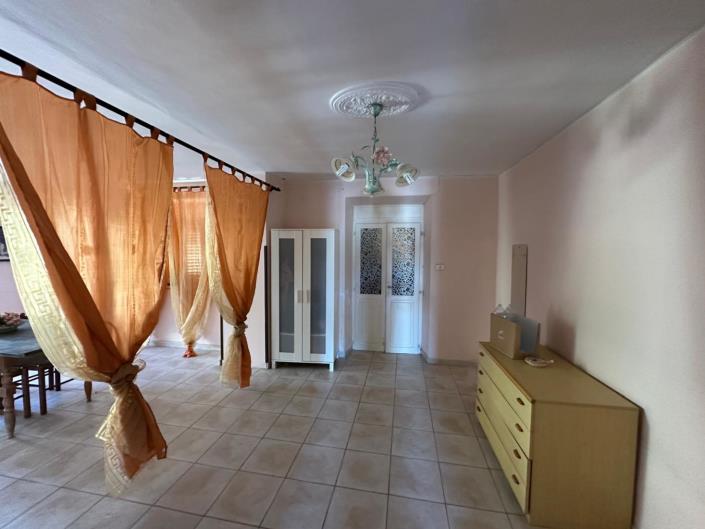 Image No.10-2 Bed House for sale