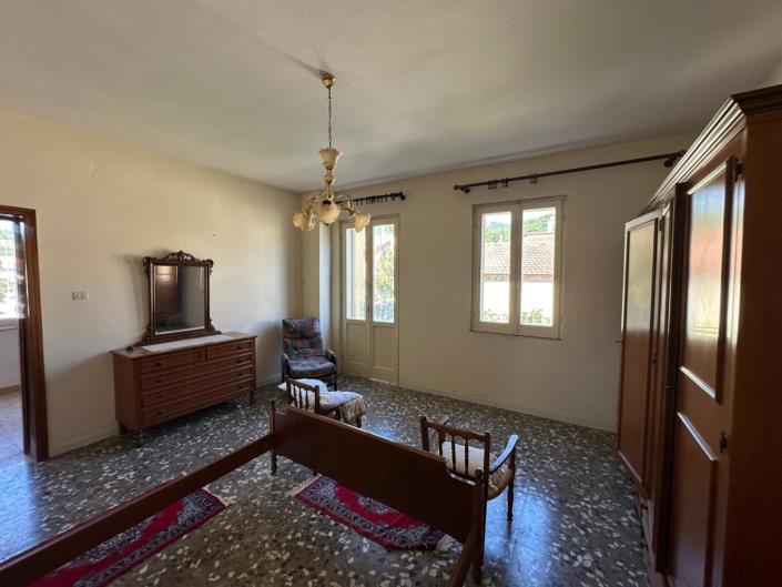 Image No.25-2 Bed House for sale