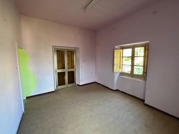 Image No.10-4 Bed House for sale