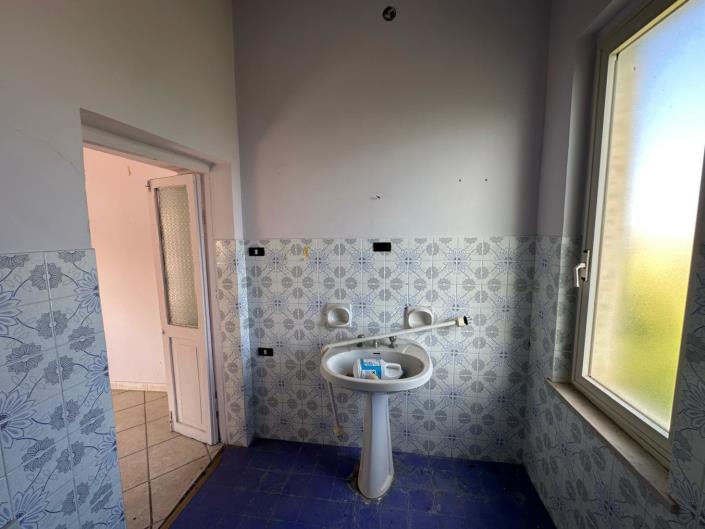 Image No.12-4 Bed House for sale