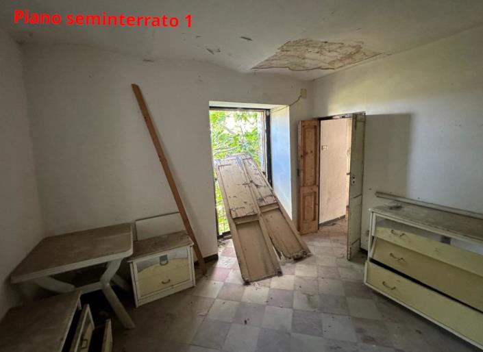 Image No.18-4 Bed House for sale