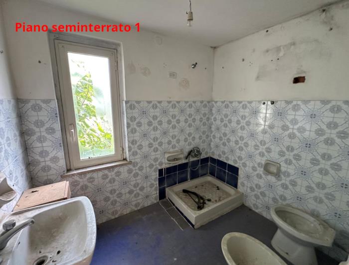 Image No.20-4 Bed House for sale