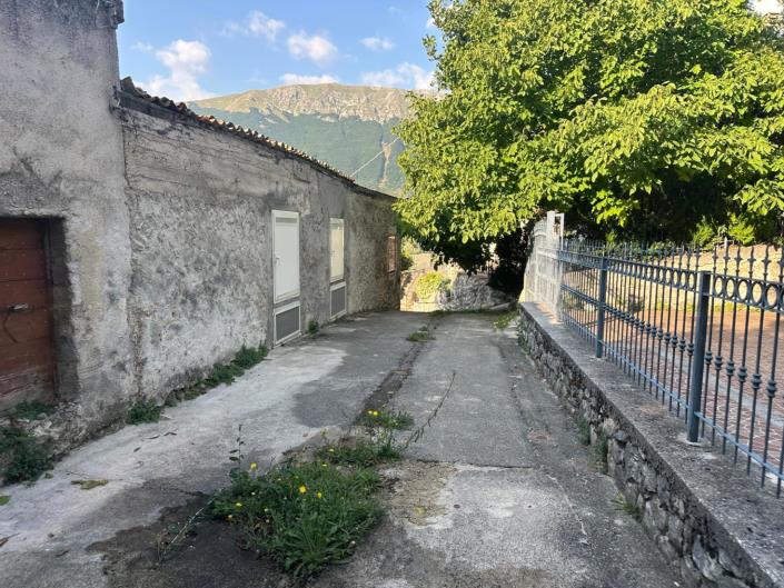 Image No.6-4 Bed Property for sale