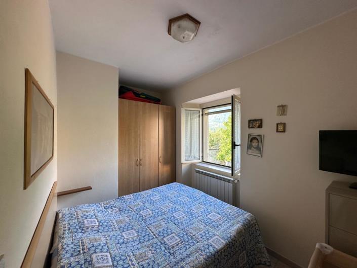 Image No.27-4 Bed Property for sale