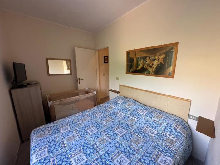 Image No.28-4 Bed Property for sale