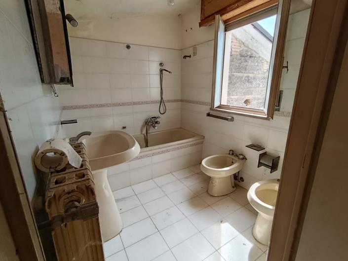 Image No.18-4 Bed Property for sale