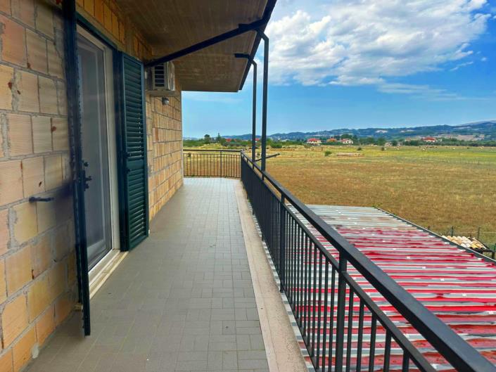 Image No.11-3 Bed Property for sale