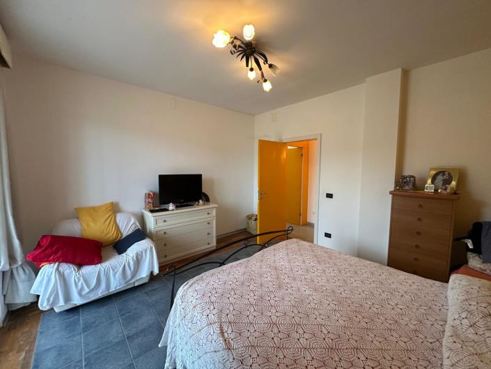 Image No.13-3 Bed Property for sale