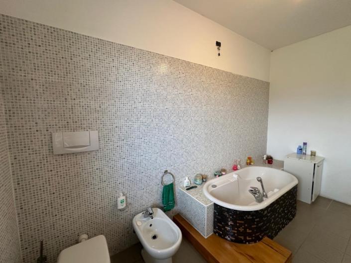 Image No.15-3 Bed Property for sale