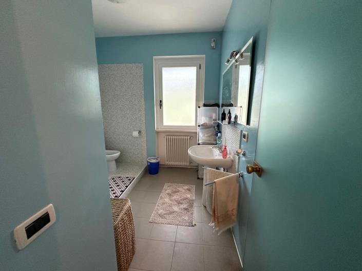 Image No.17-3 Bed Property for sale