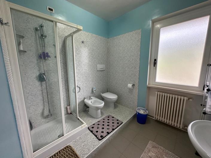 Image No.18-3 Bed Property for sale