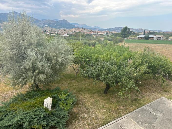 Image No.37-3 Bed Property for sale