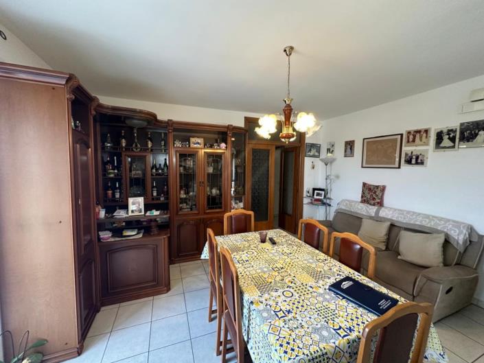 Image No.8-3 Bed Property for sale