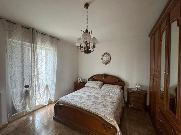 Image No.14-3 Bed Property for sale