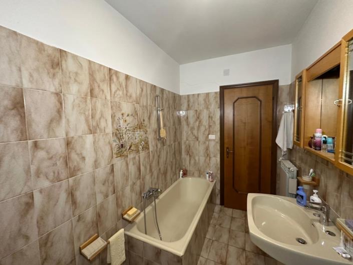 Image No.22-3 Bed Property for sale