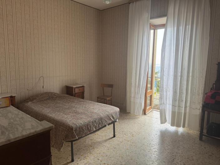 Image No.21-2 Bed Property for sale