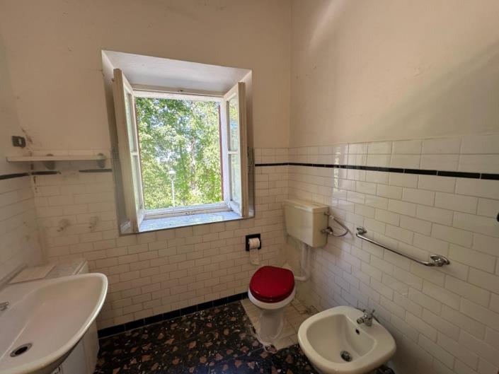 Image No.23-4 Bed Property for sale