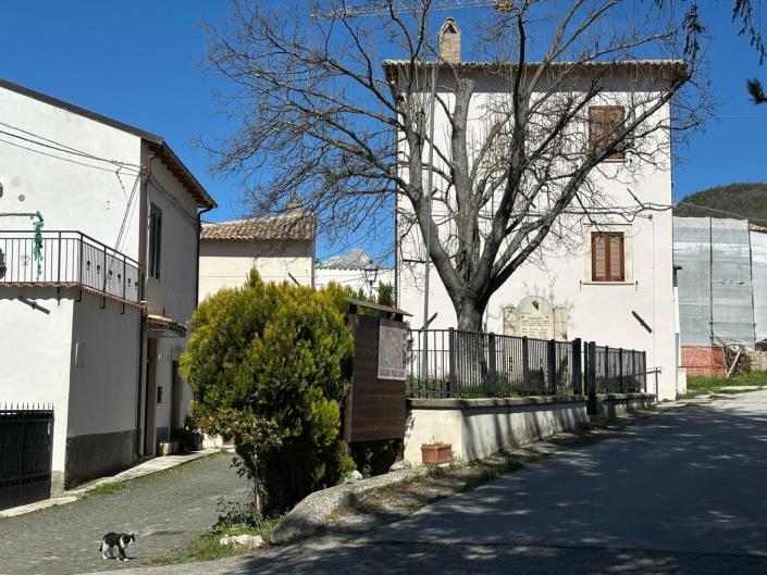 Image No.1-5 Bed Property for sale
