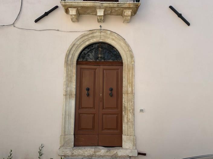 Image No.10-5 Bed Property for sale