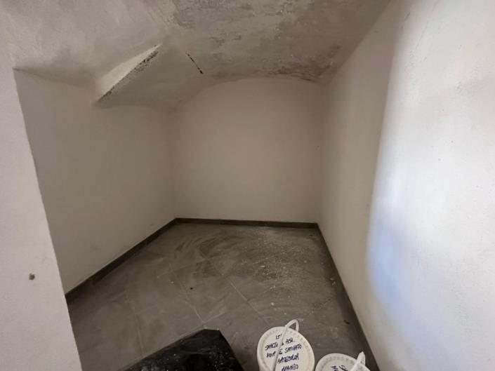 Image No.13-5 Bed Property for sale