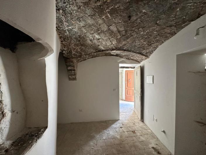 Image No.15-5 Bed Property for sale