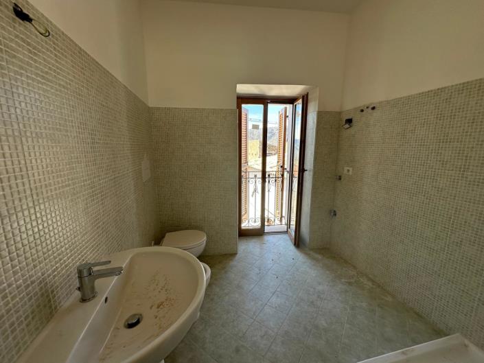 Image No.31-5 Bed Property for sale