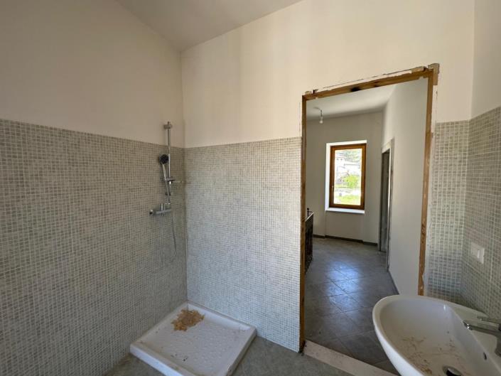 Image No.32-5 Bed Property for sale