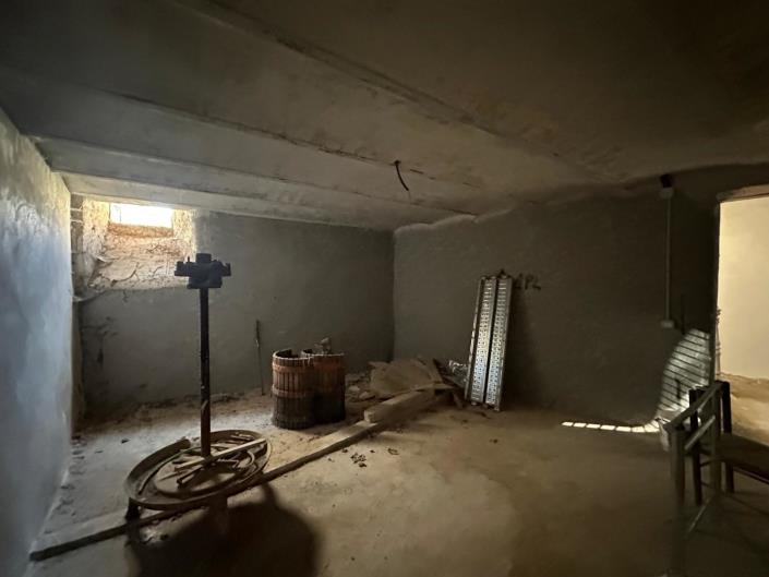 Image No.35-5 Bed Property for sale