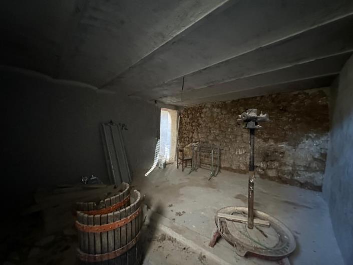 Image No.36-5 Bed Property for sale