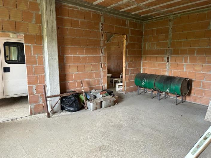 Image No.18-3 Bed Property for sale