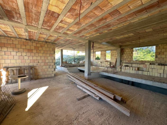 Image No.10-3 Bed Property for sale