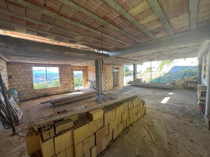 Image No.12-3 Bed Property for sale