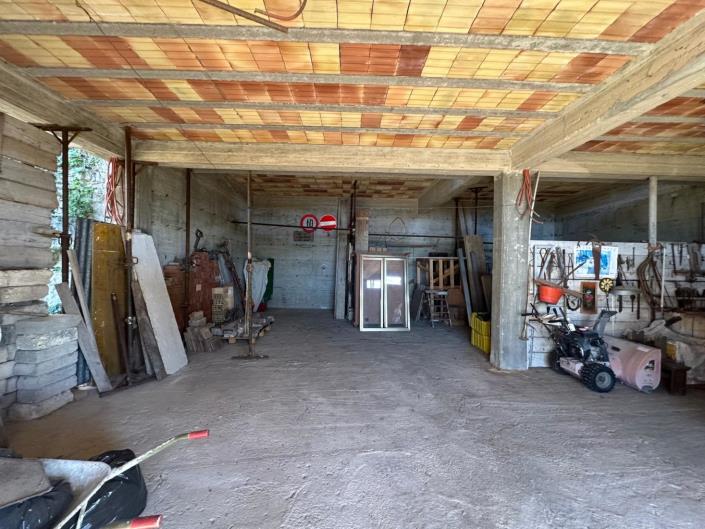 Image No.17-3 Bed Property for sale