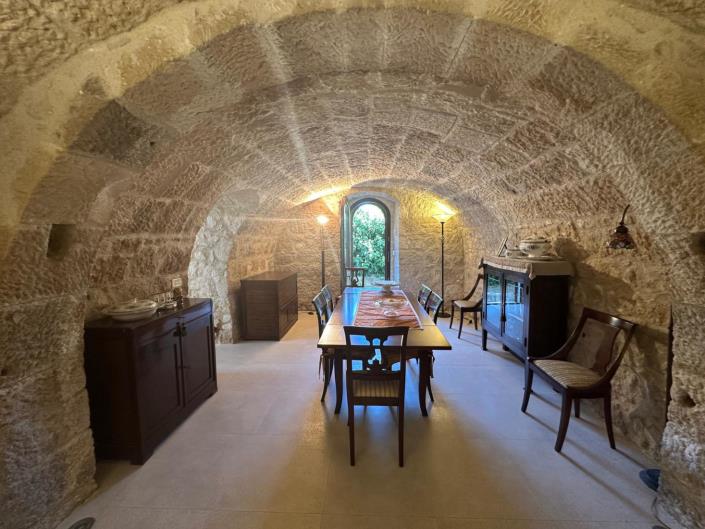 Image No.1-4 Bed Property for sale