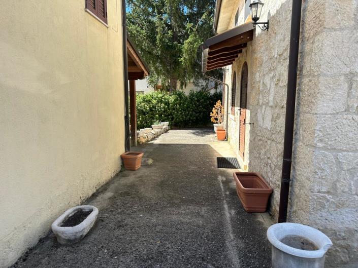 Image No.8-4 Bed Property for sale