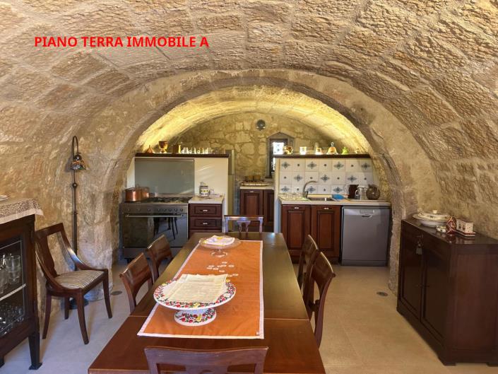 Image No.18-4 Bed Property for sale