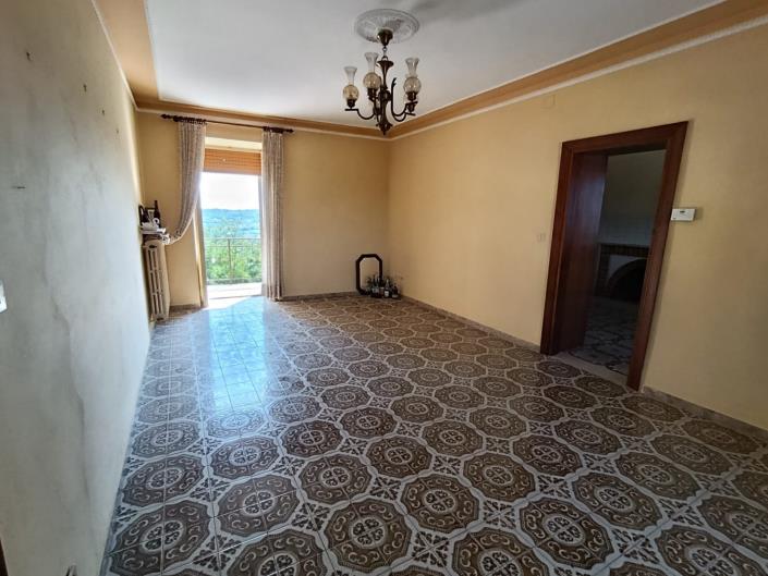 Image No.12-5 Bed Property for sale