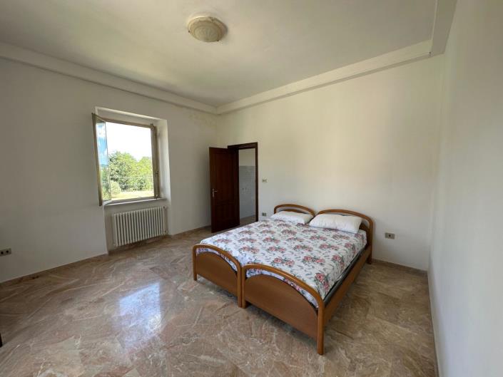 Image No.25-2 Bed Property for sale