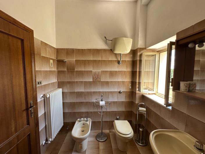 Image No.30-2 Bed Property for sale