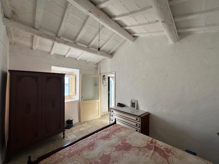 Image No.11-2 Bed Property for sale