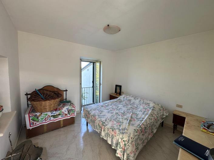 Image No.12-2 Bed Property for sale