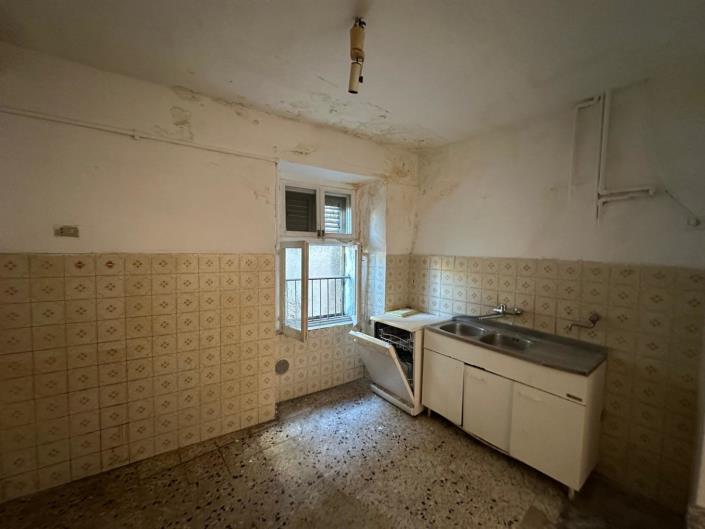 Image No.8-2 Bed Property for sale