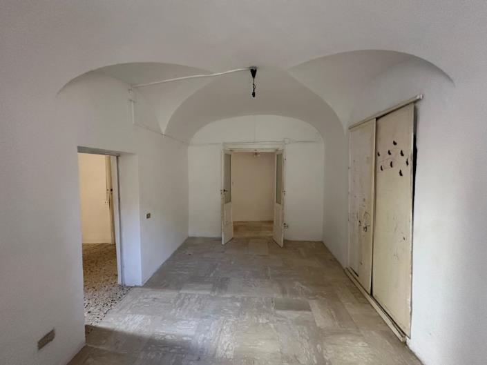 Image No.10-2 Bed Property for sale