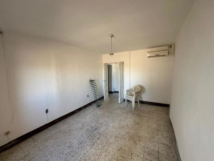 Image No.17-2 Bed Property for sale