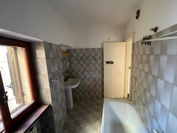 Image No.23-2 Bed Property for sale