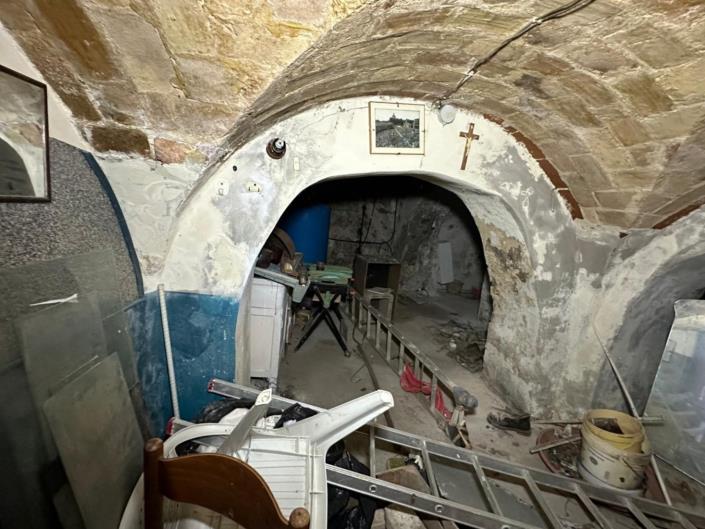 Image No.33-2 Bed Property for sale