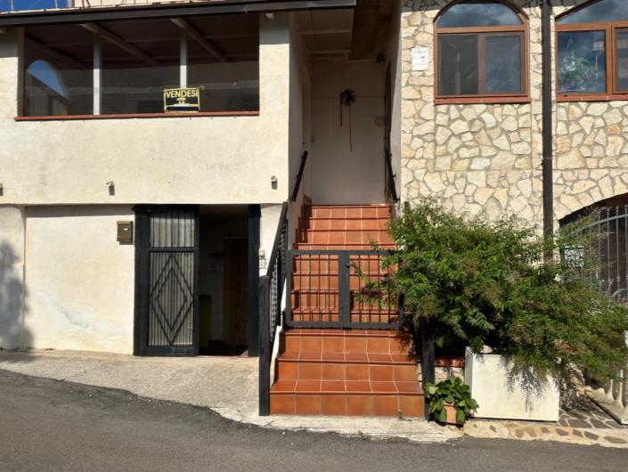 Image No.8-3 Bed Semi-Detached for sale