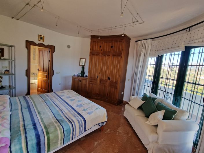 Image No.44-6 Bed Villa for sale